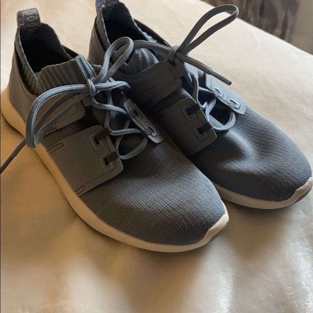 Hush puppies sneakers! Size 6